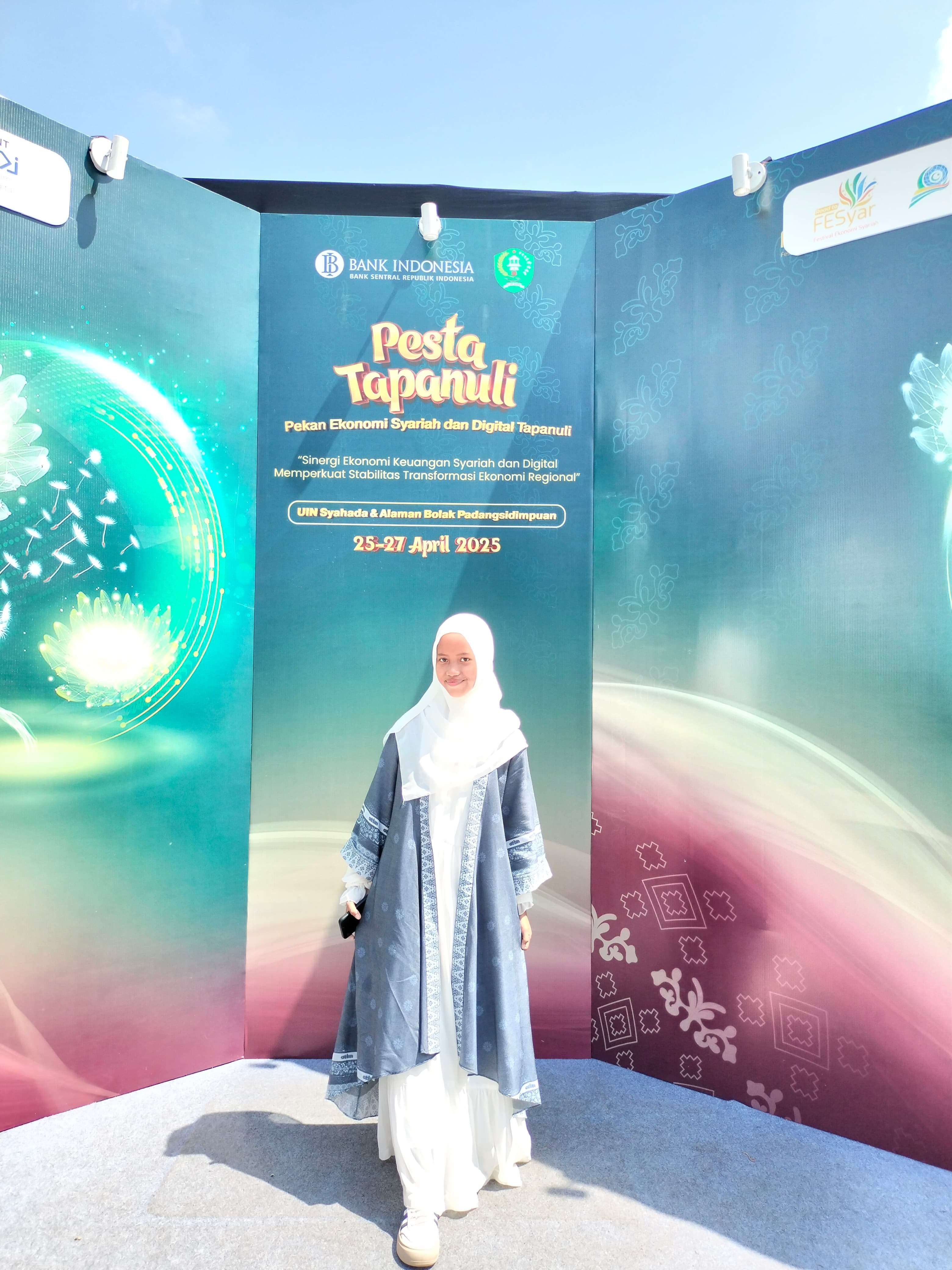 Siswi MAN Sibolga atas Nama Suci Amelia Hutasoit Ikut sebagai Finalis lomba Dakwah Eksyar yang diselenggarakan oleh Bank Indonesia di Padang Sidempuan 