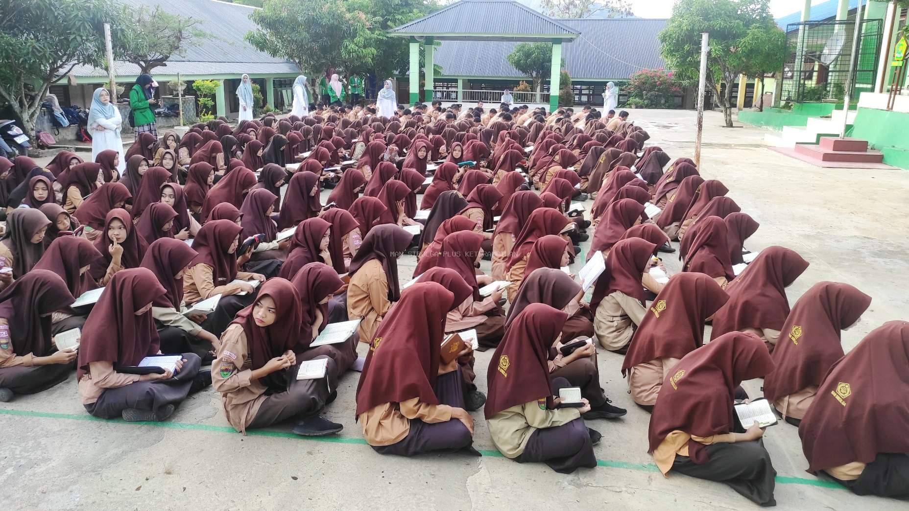 Lantunan Al-Kahfi Hiasi Jumat Pagi di MAN Sibolga: Tradisi Penuh Berkah