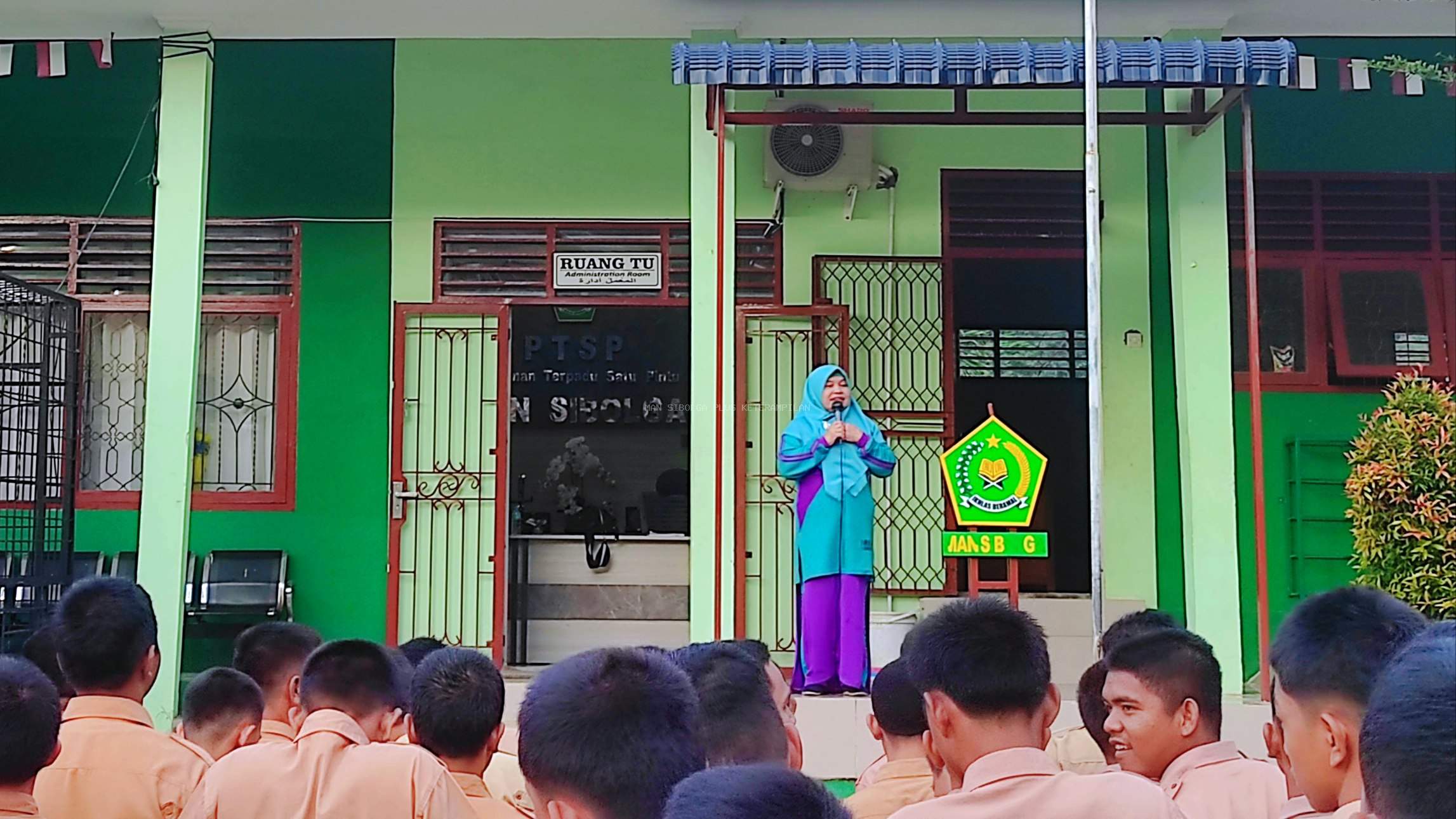 Kedisiplinan Pilar Kesuksesan: Pesan WKM Kesiswaan di Apel Pagi MAN Sibolga