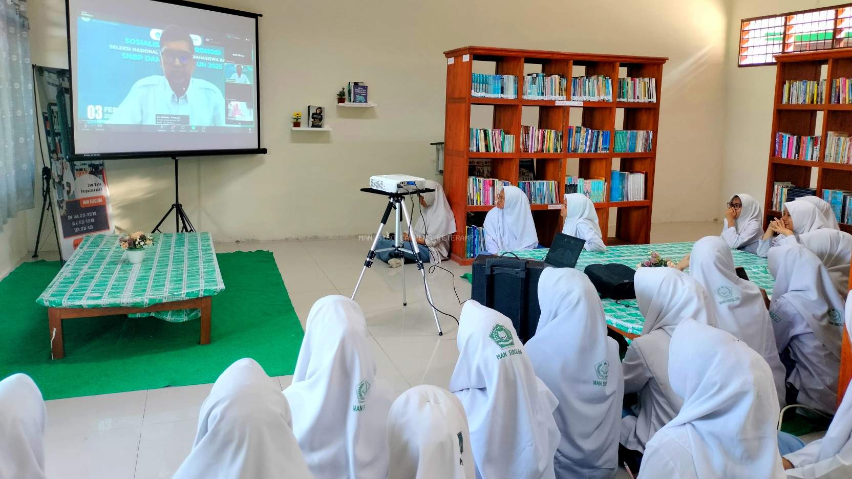 Siswa MAN Sibolga Gali Informasi SNBP 2025 di Sosialisasi Daring