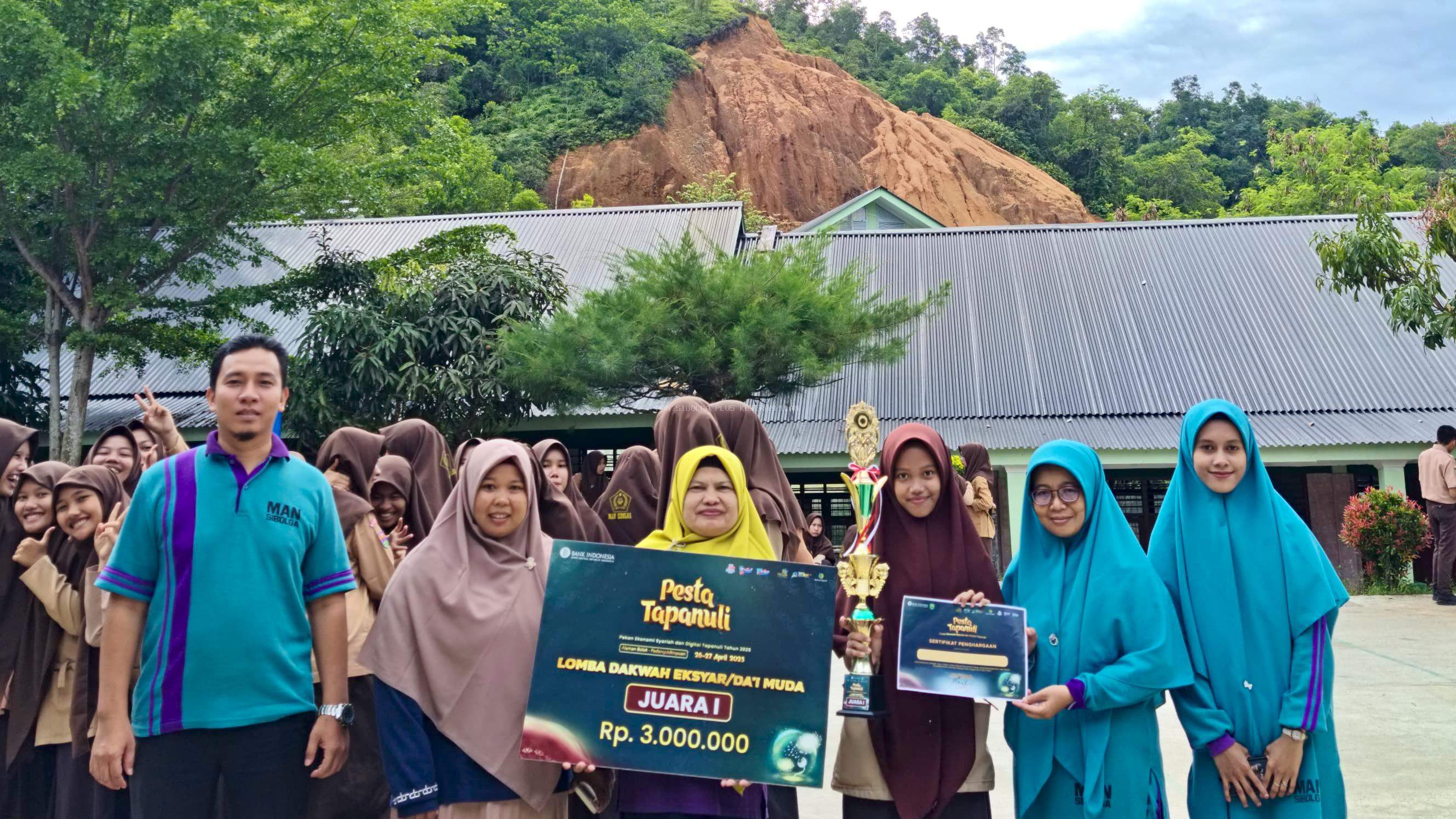 Kepala MAN Sibolga Apresiasi Prestasi Suci Amelia dalam Apel Pagi