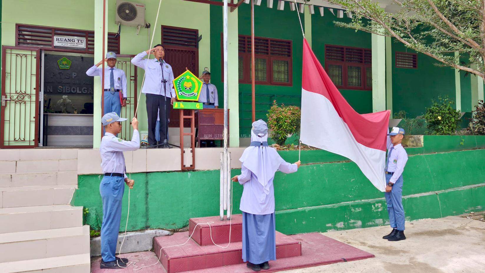 MAN Sibolga Laksanakan Upacara Bendera, Tekankan Disiplin dan Semangat Juang Pelajar