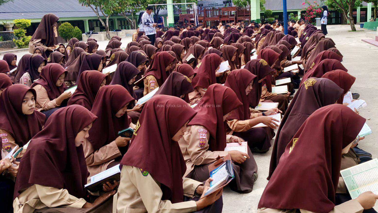 Rutin Jumat Pagi,MAN Sibolga Hidupkan Spirit Al-Kahfi dan Shalawat