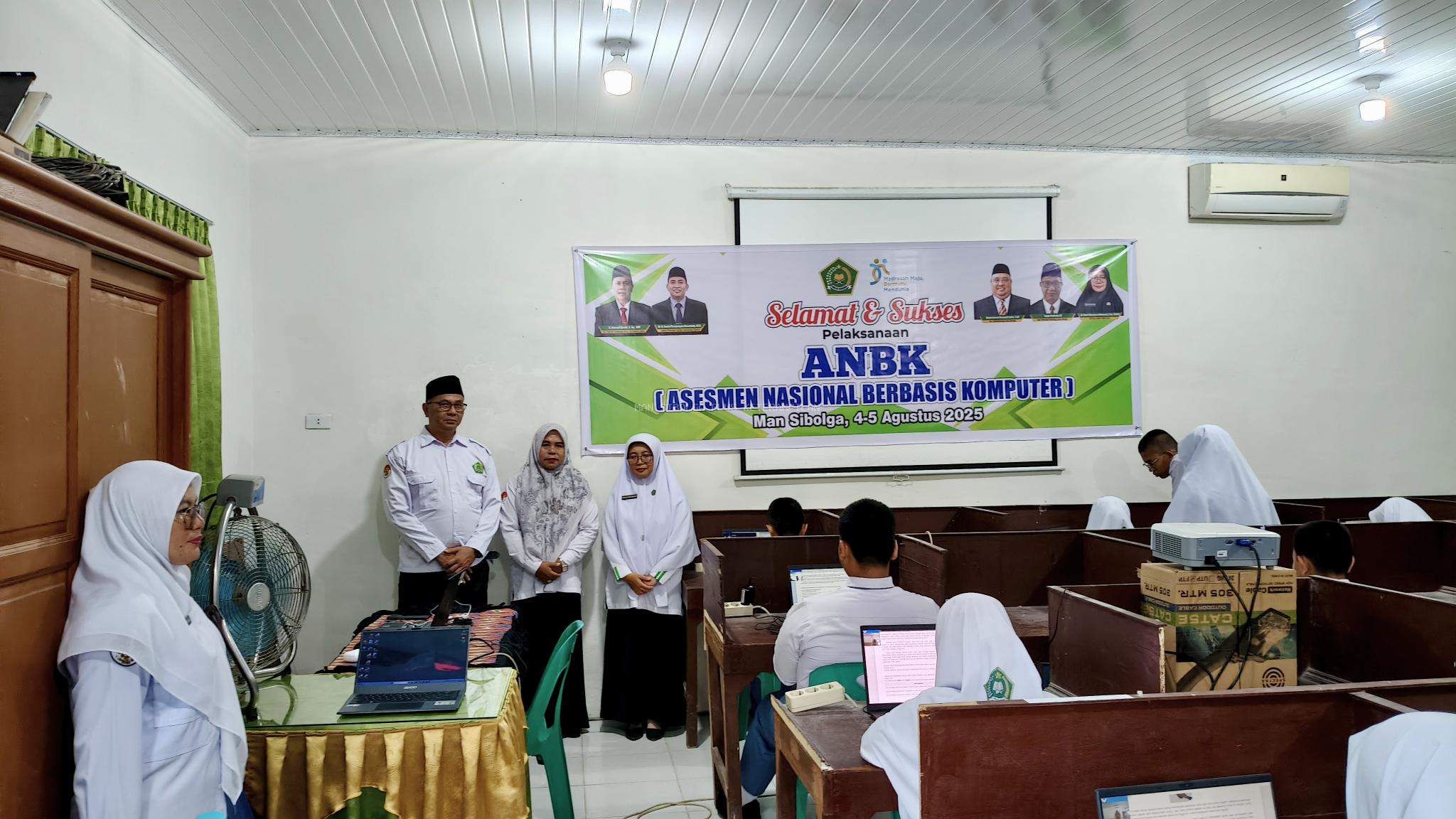 Hari Pertama ANBK MAN Sibolga Dimonitor Langsung Kasi Penmad dan Pengawas Madrasah