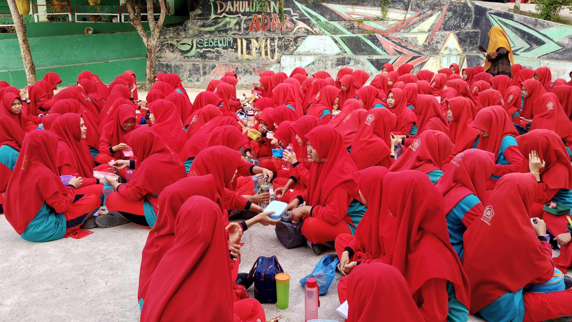 MAN Sibolga Gelar Program Sarapan Bersama Wujudkan Siswa Sehat dan Aktif