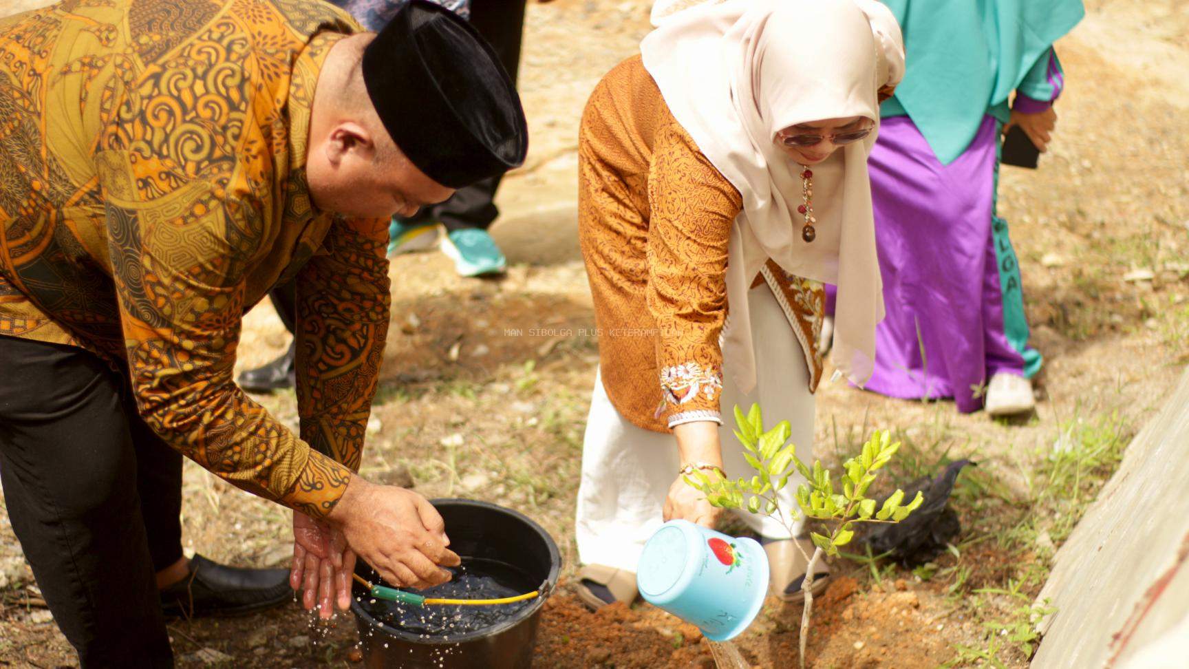 Milad ke-32, MAN Sibolga Tanam Pohon Wujudkan Madrasah ASRI dan Berkelanjutan